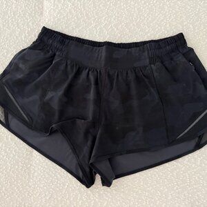 Lululemon Hotty Hot Shorts Low Rise 2.5